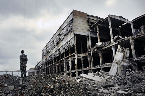 Ukraine's Bombing Effects on Nearby Structures - Blast Waves and Ground Vibrations